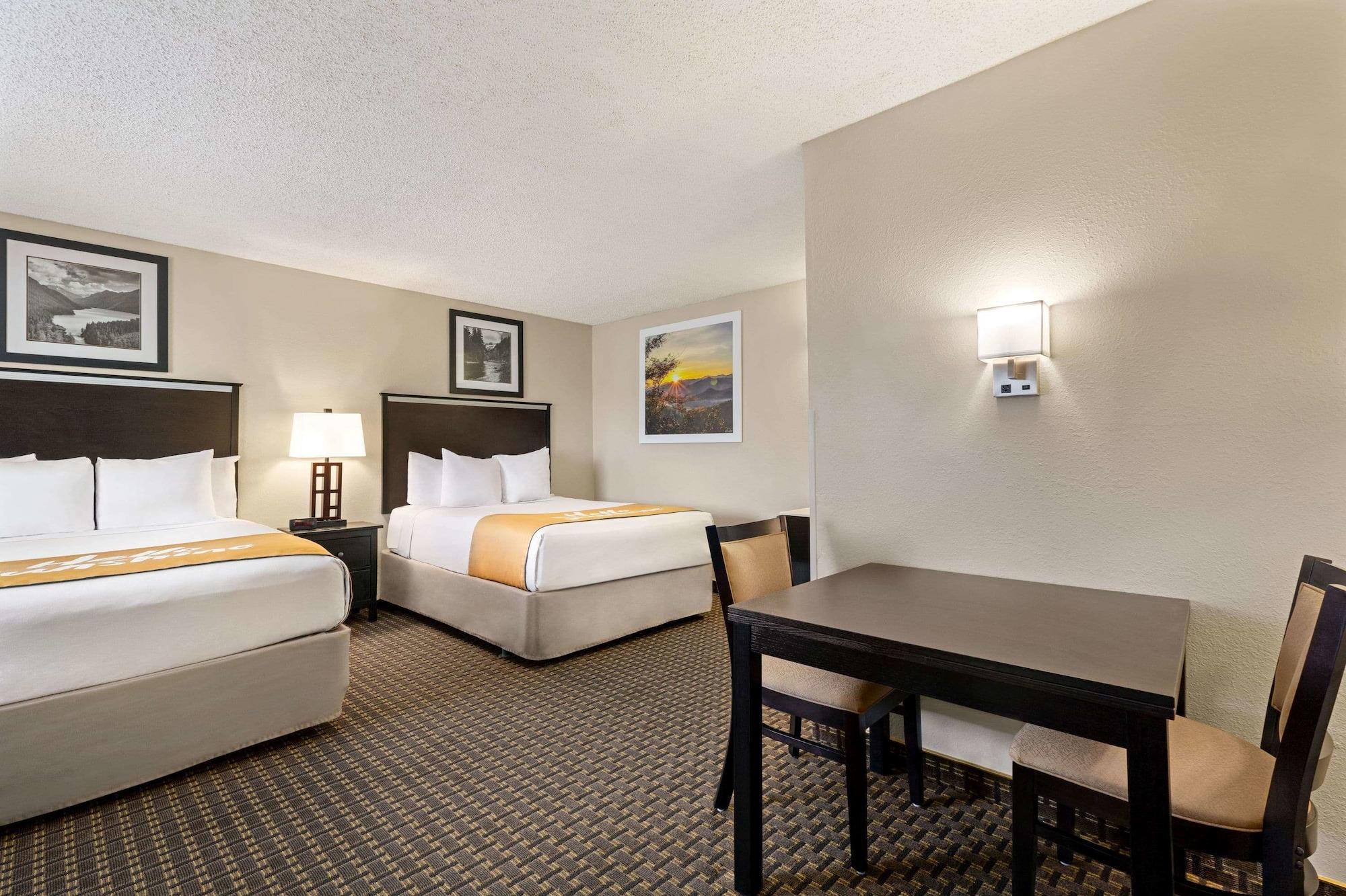 Days Inn By Wyndham Cortez Exterior photo