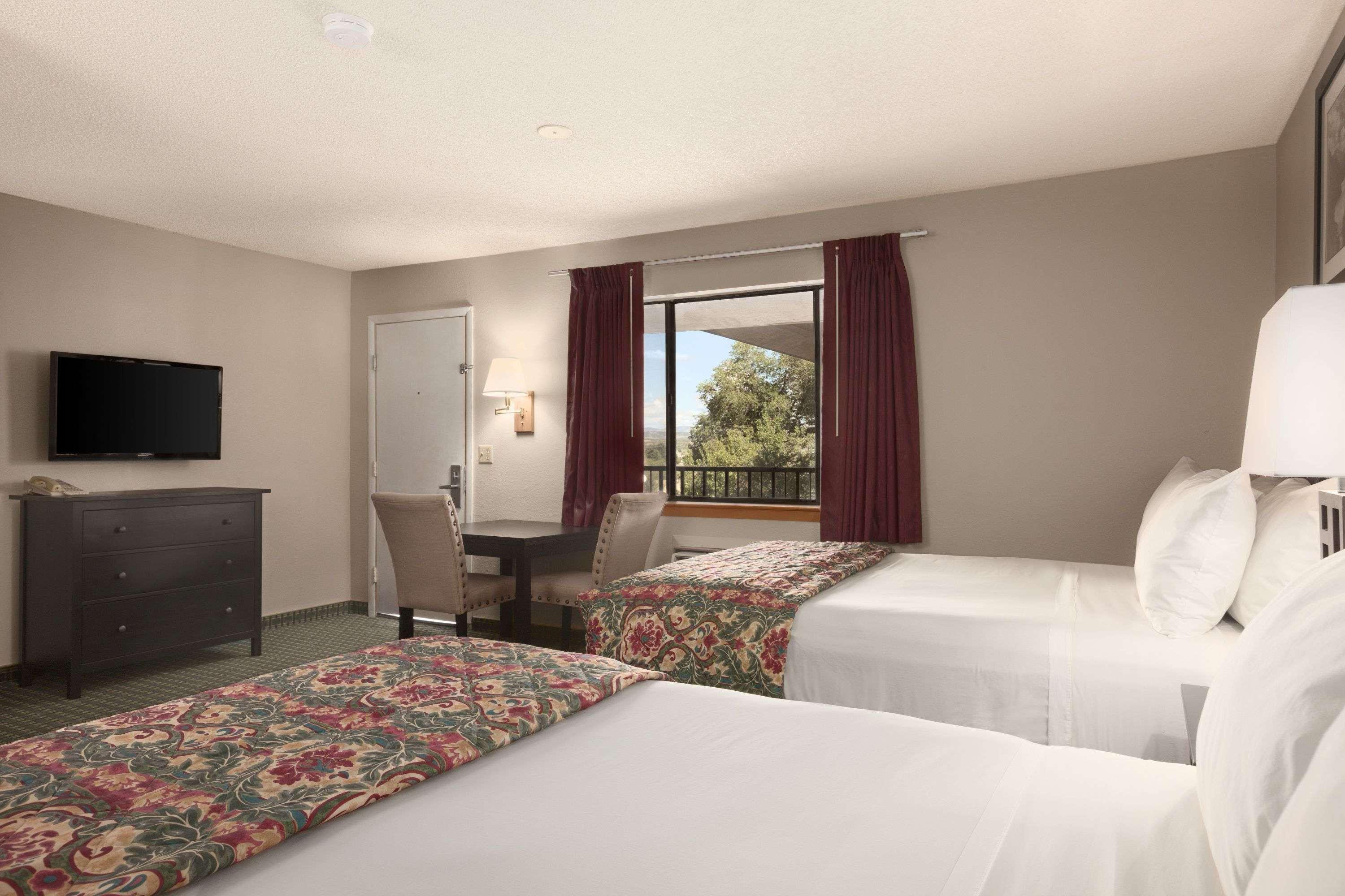 Days Inn By Wyndham Cortez Exterior photo