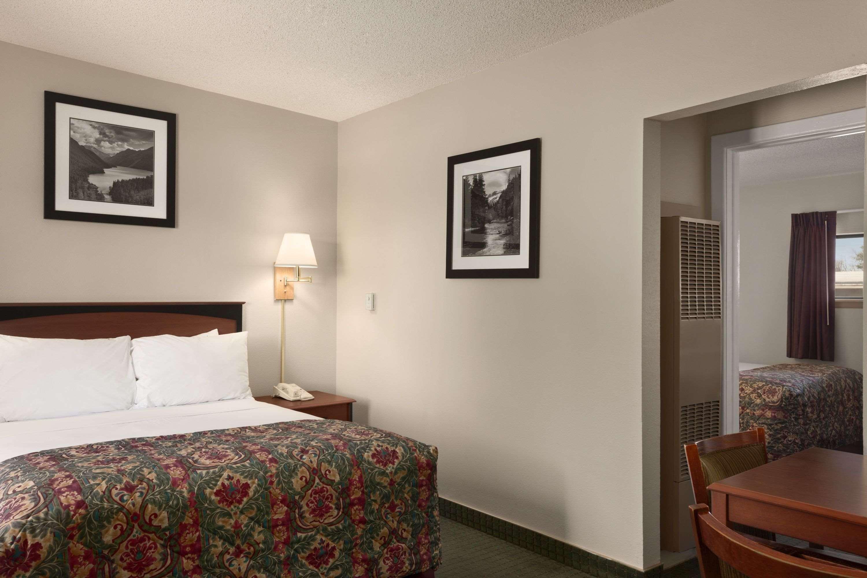 Days Inn By Wyndham Cortez Exterior photo