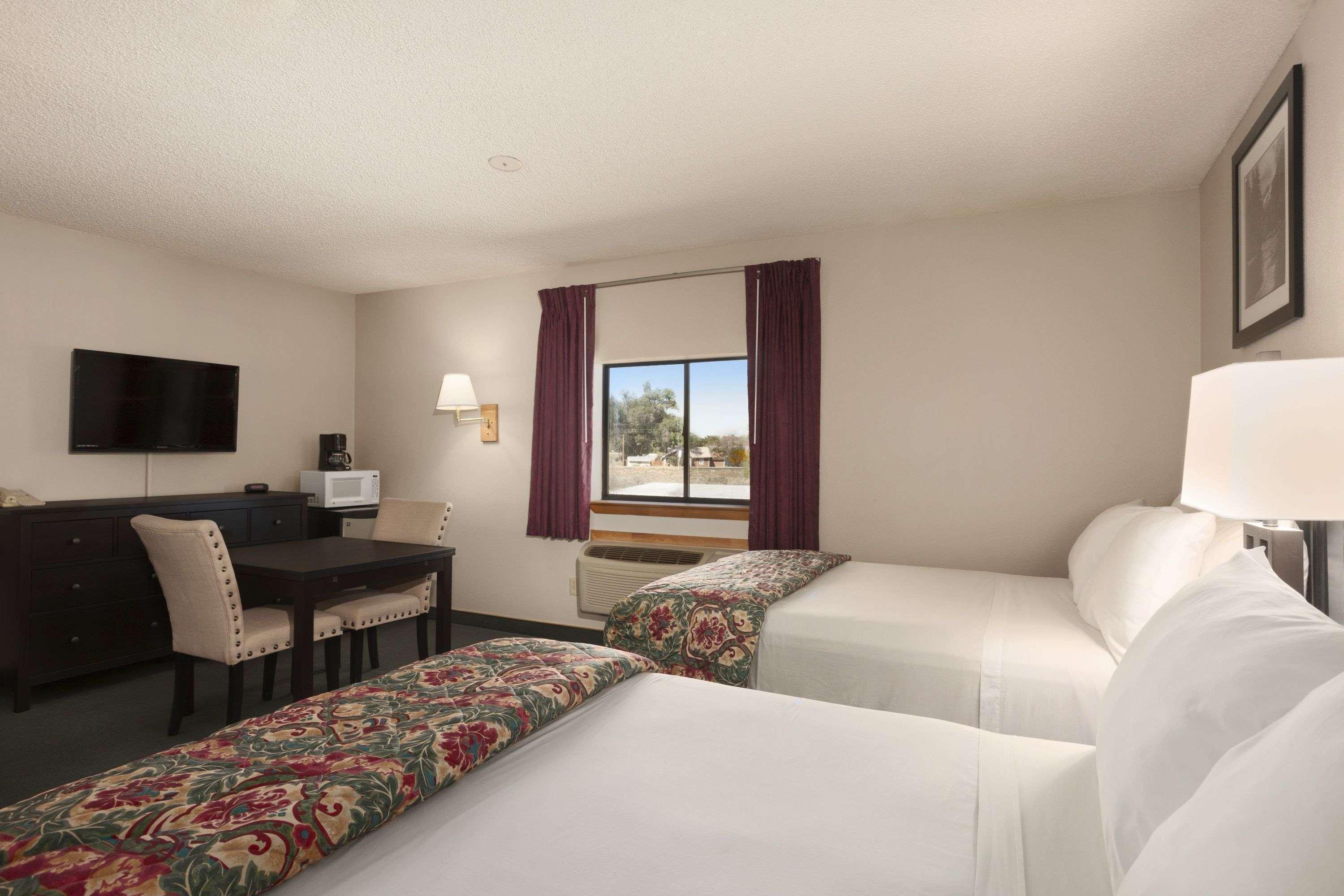 Days Inn By Wyndham Cortez Exterior photo
