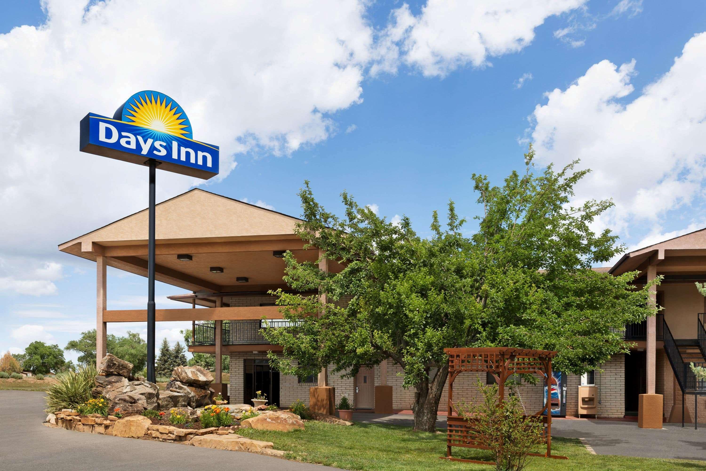 Days Inn By Wyndham Cortez Exterior photo